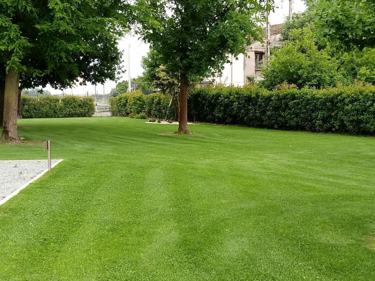 B&B Residence Il Ciliegio , Via Villa Superiore 93 Luzzara Suzzara Εξωτερικό φωτογραφία
